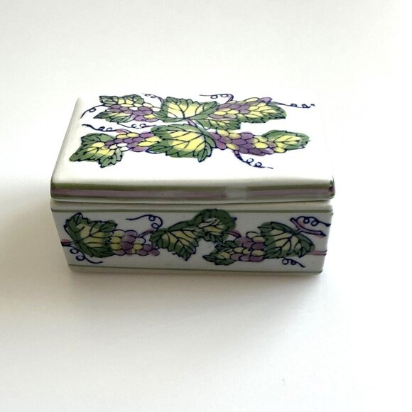 NEW FIFTH AVENUE LTD VINTAGE CERAMIC JEWELRY TRINKET BOX - Picture 1 of 11